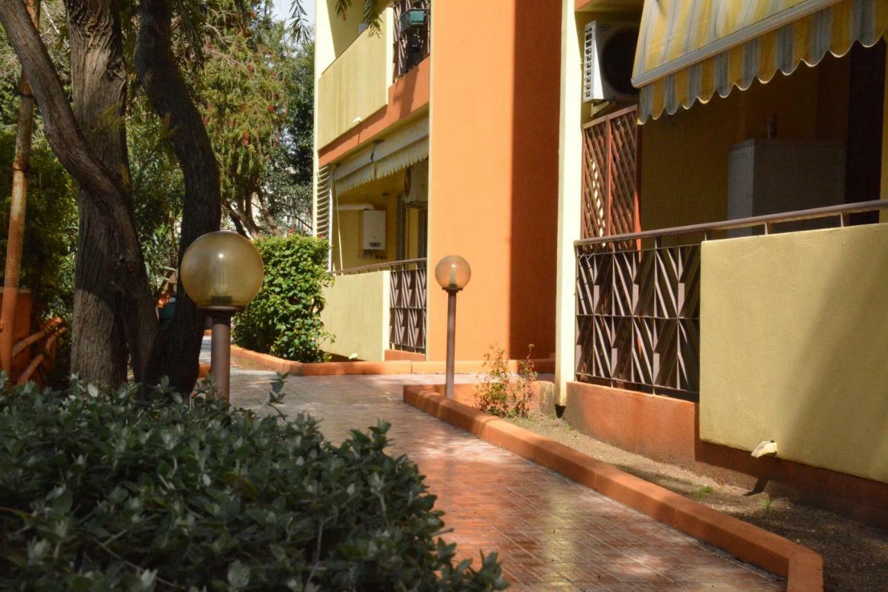 Alojamento de Acomodação e Pequeno-almoço Giardini E Mare *